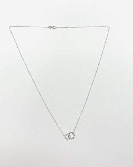 CADENA de Oro Blanco de 18 Kilates con Brillantes de 0.09 kilates cada uno , Collar de Oro blanco 18 kilates, 1. 03 gramos , 45 cm de Largo 