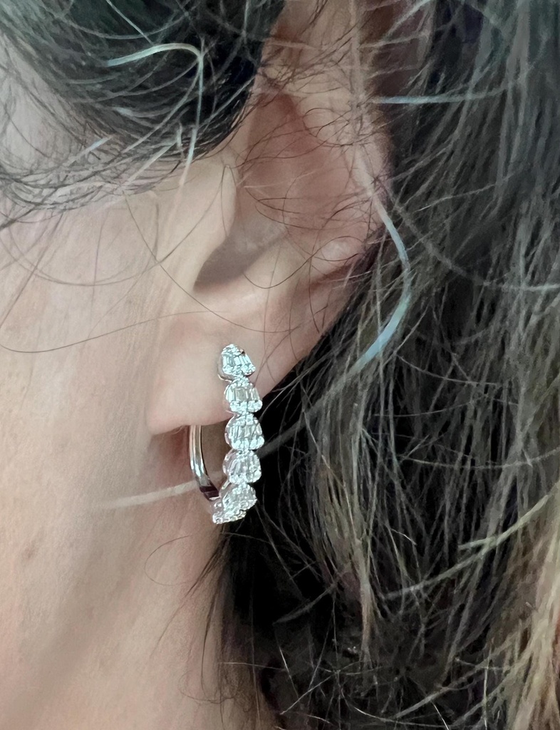 Argolla DE BRILLANTES en Oro blanco 18 k con 6 Corazones cada pendiente