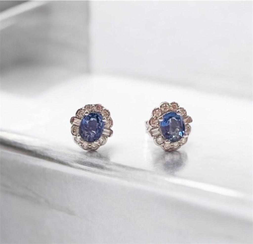 PENDIENTES de DIAMANTES y TANZANITA de Oro Blanco de 18 kilates, 36 Diamantes y 2 Tanzanitas, Pendiente 1.50 gramos