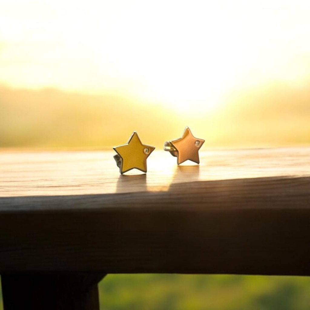 PENDIENTE en forma de Estrella en Oro Amarillo de 18 kilates y Circonita, Pendientes estrellas en Oro de 18 kil, Circonitas