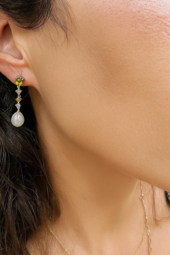 PENDIENTE Largo de Oro Blanco de 18 kilates. Olivina, Brillantes, Topacio, Citrino y Perla cultivada japonesa