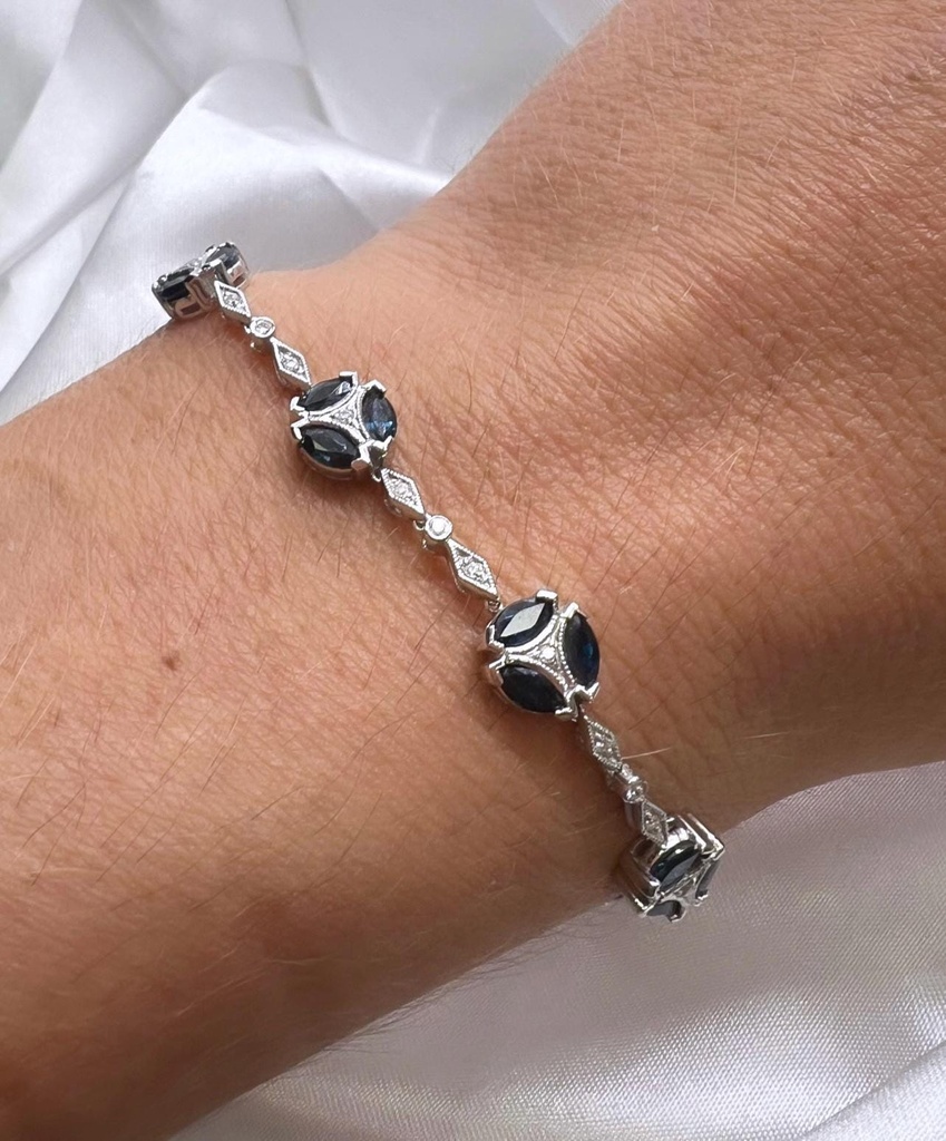 PULSERA ESCARABAJO Oro Blanco 18 kilates, DIAMANTES y Onix