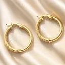 ARGOLLAS REDONDAS de ORO Amarillo de 18 kilates labradas