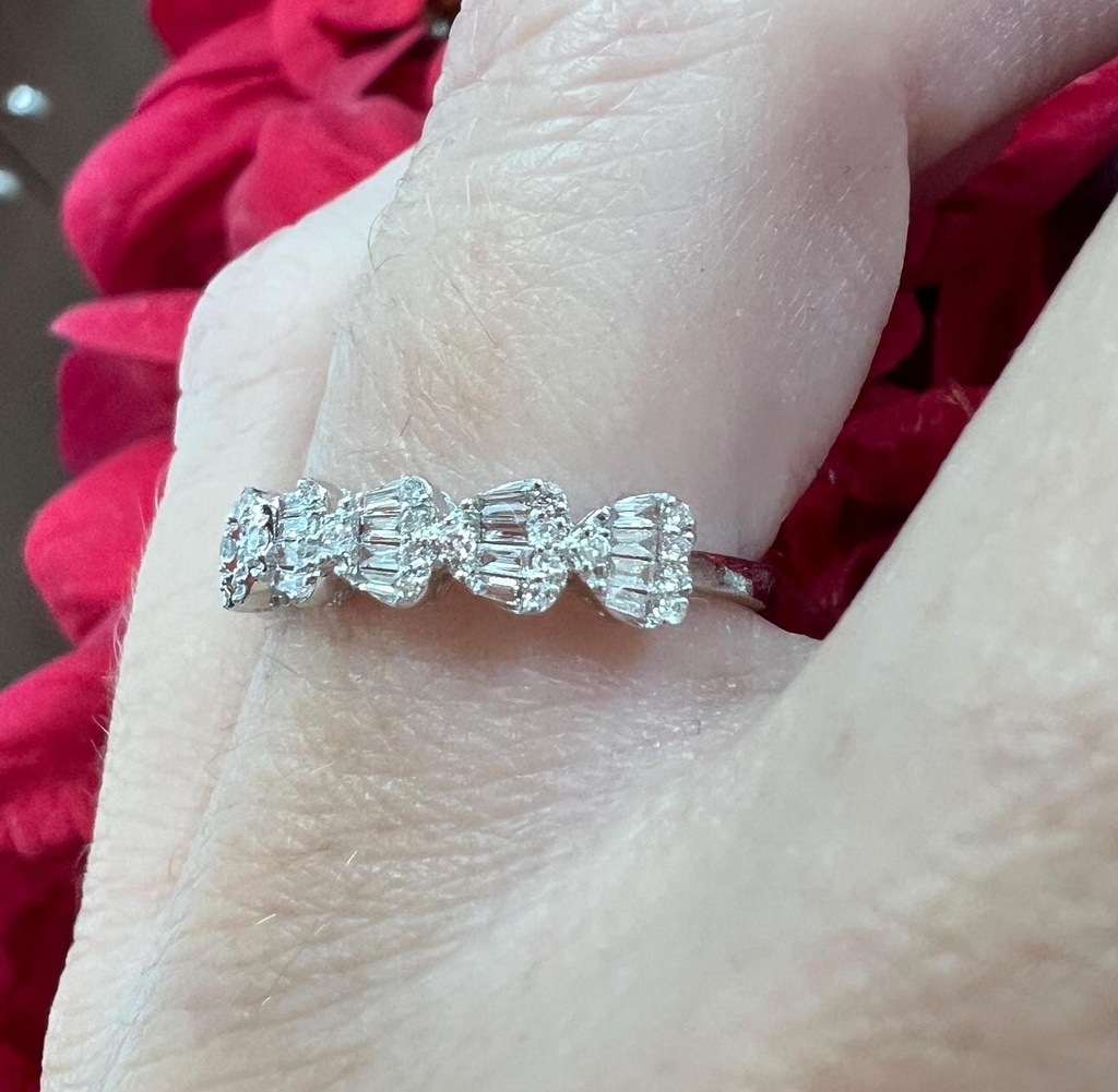 ANILLO DE BRILLANTES en Oro blanco 18 k con 7 Corazones, Anillo de Oro Blanco 18 kilates con Brillantes