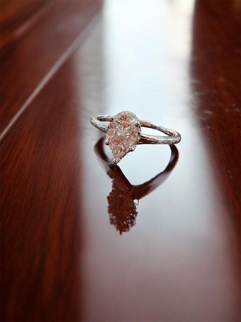 ANILLO DIAMANTES en forma de Gota Oro Blanco 4 Brillantes en 1 anillo