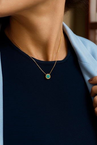 [Col 8] Collar en Oro Amarillo 18 kilates con un chatón esmeralda 