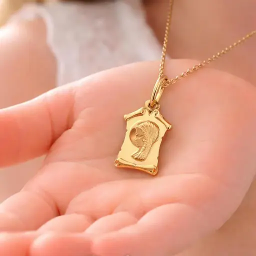 [Co 76] MEDALLA Pergamino Virgen Niña de Oro Amarillo 18 kilates