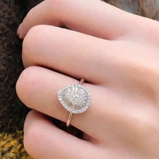 [An 220] ANILLO DIAMANTES en forma de Gota Oro Blanco MUJER