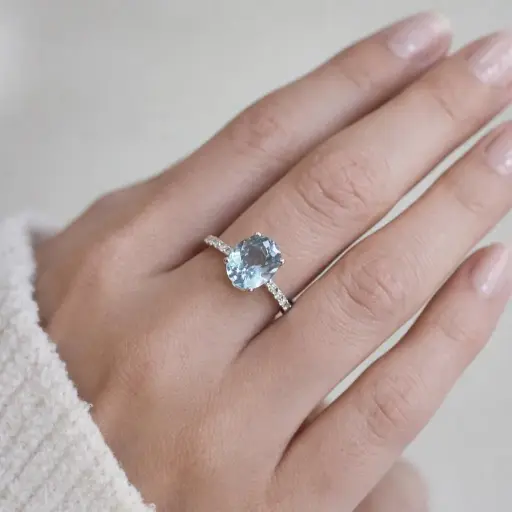 [P1115] Precioso ANILLO de Aguamarina Oval y Brillantes en Oro Blanco de 18 k