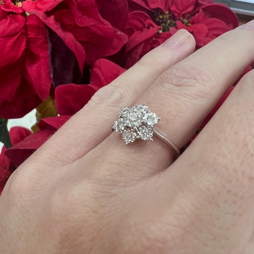 [P1066] ANILLO Rosetón de Brillantes 0. 220 ct, en Oro Blanco de 18 k