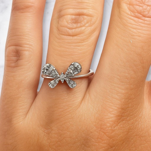 [An 218] ANILLO ORO Blanco de 18 Kilates con Brillantes  en forma de mariposa