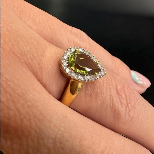 [An 034] ANILLO de Oro Amarillo de 18 kilates, Olivina Gota y BRILLANTES